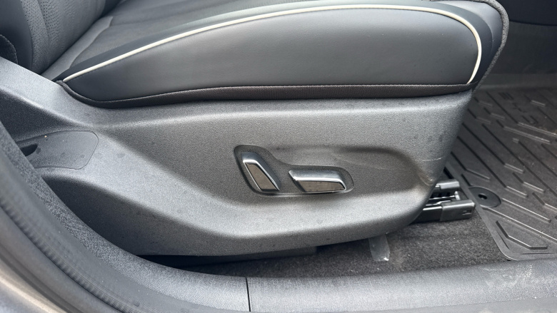 BYD Dolphin 150kW Design 60.4kWh 5dr Auto Electric Hatchback